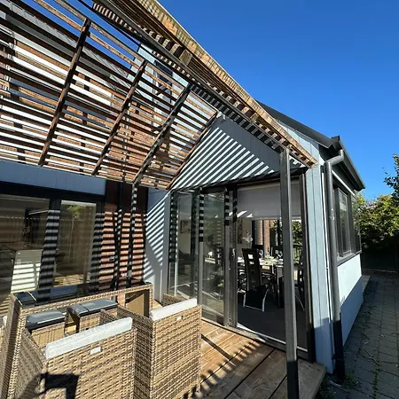 Airport Retreat 4Br 8 Guests Villa